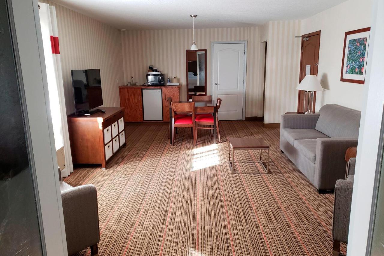โฟร์ พอยต์ บาย เชอราตัน ปรินซ์ตัน จอร์จ Hotel พรินซ์จอร์จ ภายนอก รูปภาพ