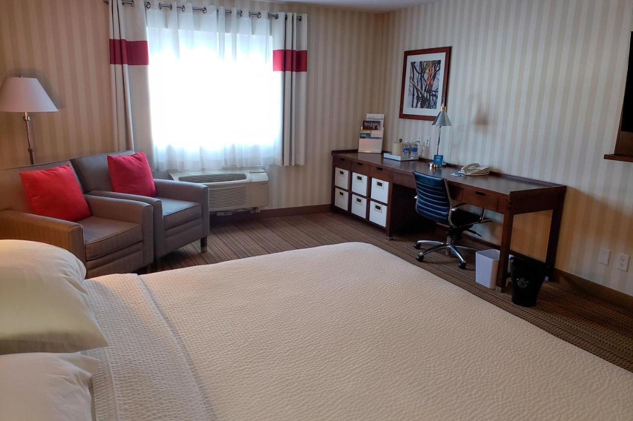 โฟร์ พอยต์ บาย เชอราตัน ปรินซ์ตัน จอร์จ Hotel พรินซ์จอร์จ ภายนอก รูปภาพ
