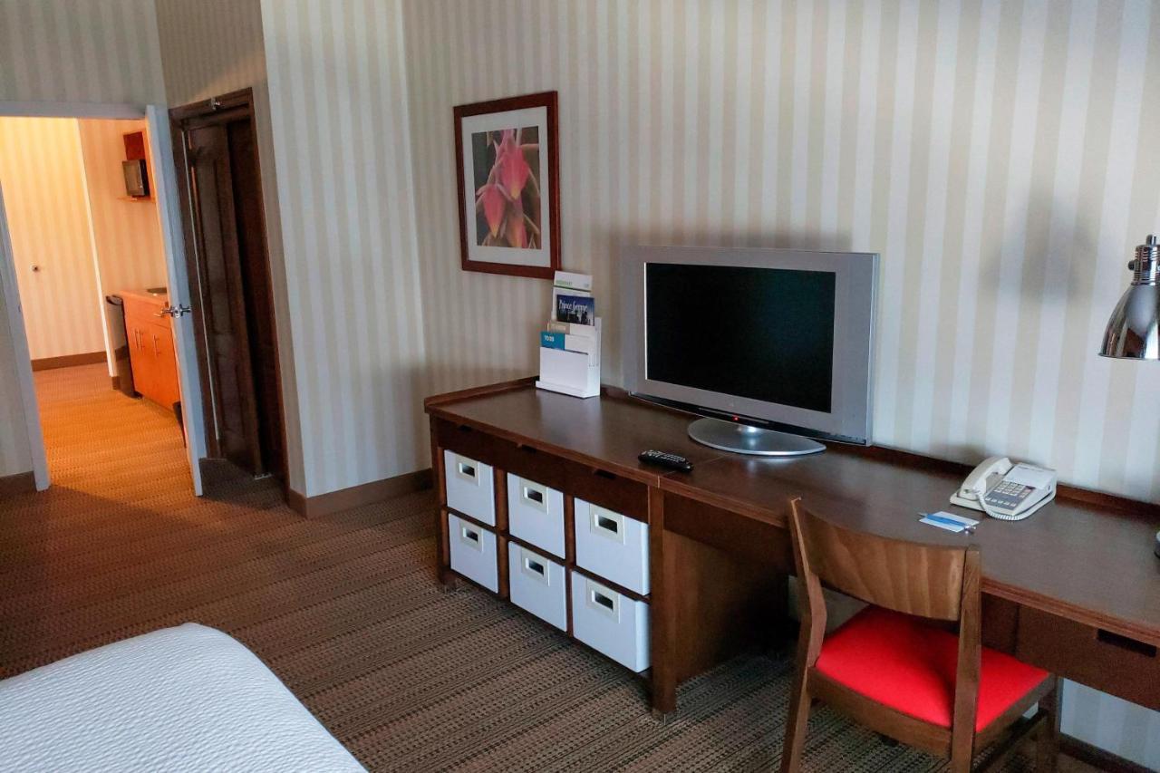 โฟร์ พอยต์ บาย เชอราตัน ปรินซ์ตัน จอร์จ Hotel พรินซ์จอร์จ ภายนอก รูปภาพ