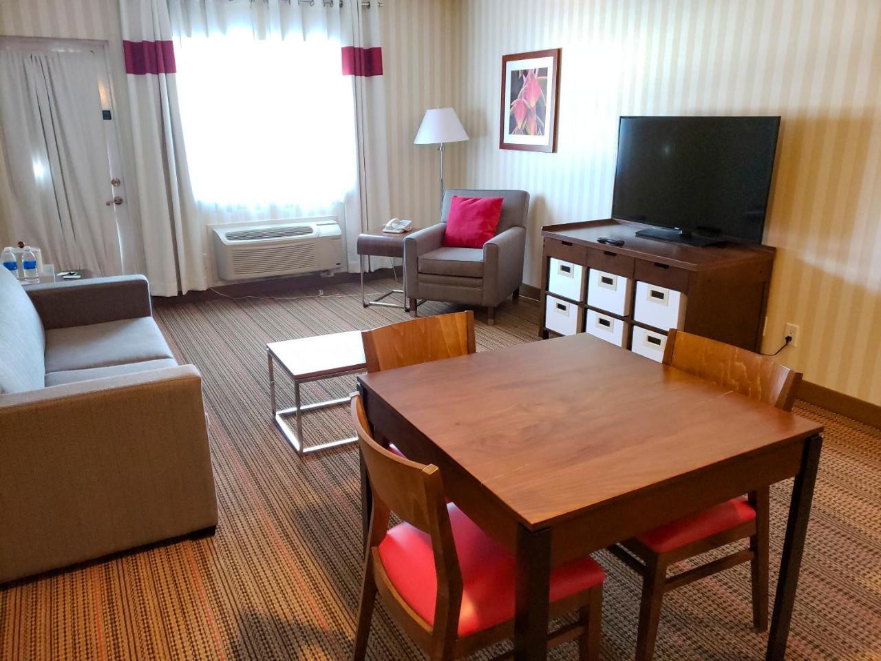 โฟร์ พอยต์ บาย เชอราตัน ปรินซ์ตัน จอร์จ Hotel พรินซ์จอร์จ ภายนอก รูปภาพ