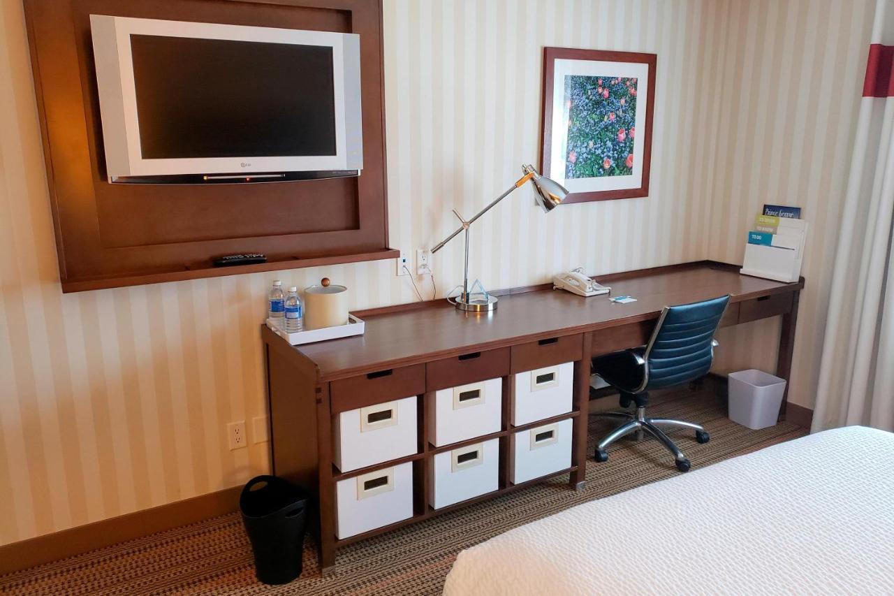 โฟร์ พอยต์ บาย เชอราตัน ปรินซ์ตัน จอร์จ Hotel พรินซ์จอร์จ ภายนอก รูปภาพ